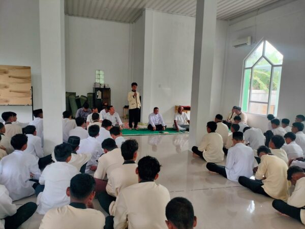 MEMBANGUN KARAKTER MULIA LEWAT KEGIATAN RUTIN JUM'AT RELIGI DI SMK NEGERI 1 JEUMPA