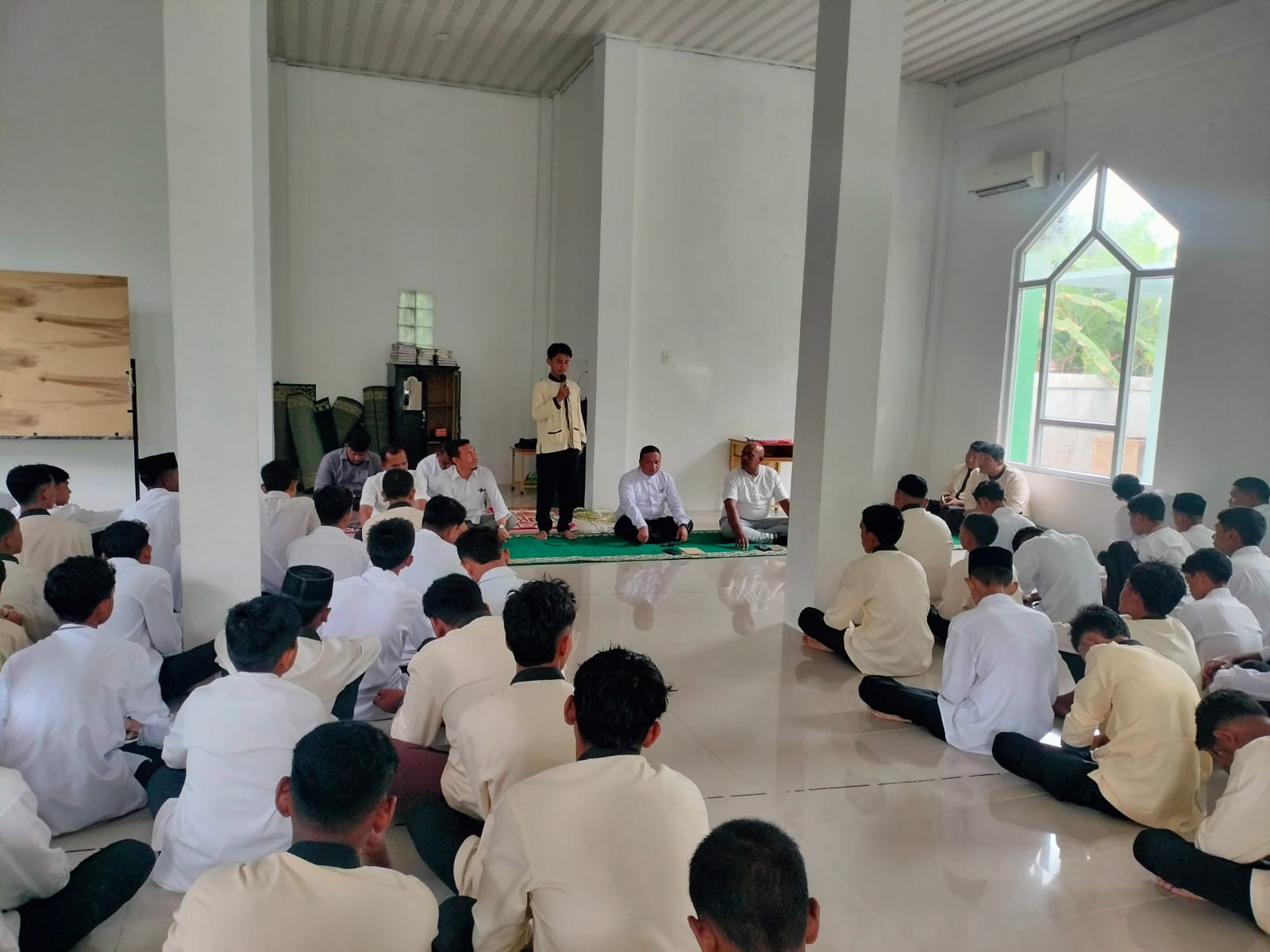 MEMBANGUN KARAKTER MULIA LEWAT KEGIATAN RUTIN JUM'AT RELIGI DI SMK NEGERI 1 JEUMPA MEMBANGUN KARAKTER MULIA LEWAT KEGIATAN RUTIN JUM'AT RELIGI DI SMK NEGERI 1 JEUMPA