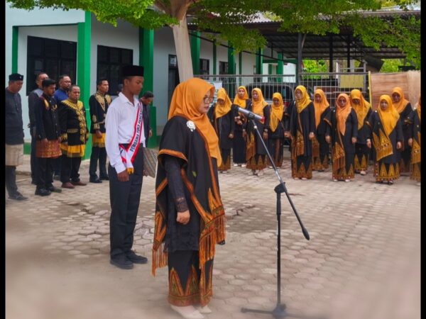 SMK NEGERI 1 JEUMPA PERINGATI HARDIKDA KE-67 DENGAN UPACARA DAN LOMBA BUDAYA SERTA KESEHATAN